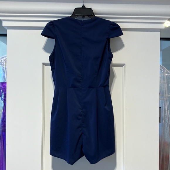 $7 Sale! Plunge Neckline Romper - Picture 6 of 7